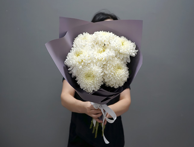 Букет с белыми хризантемами Фото